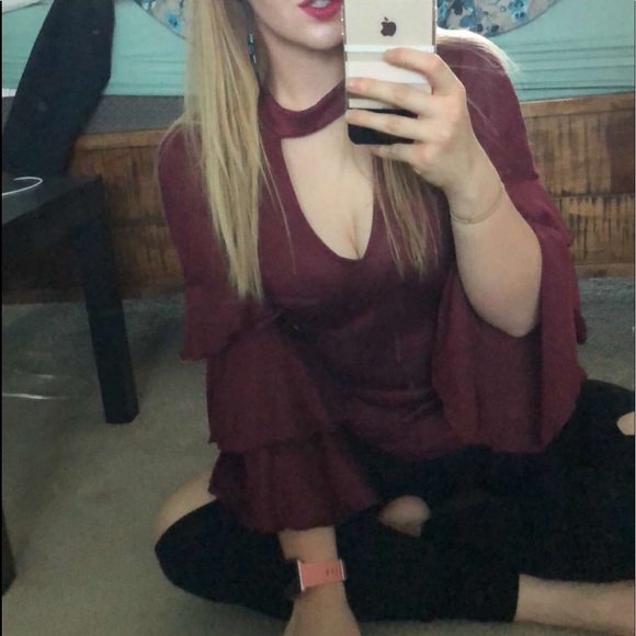 Wine 🍷 colored bell sleeve top - Picture 3 of 8